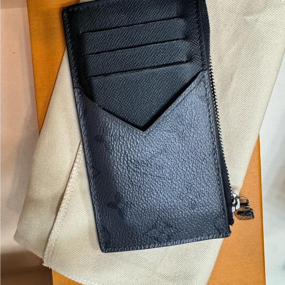 Men’s Louis Vuitton gently used coin/card wallet - Picture 2 of 5